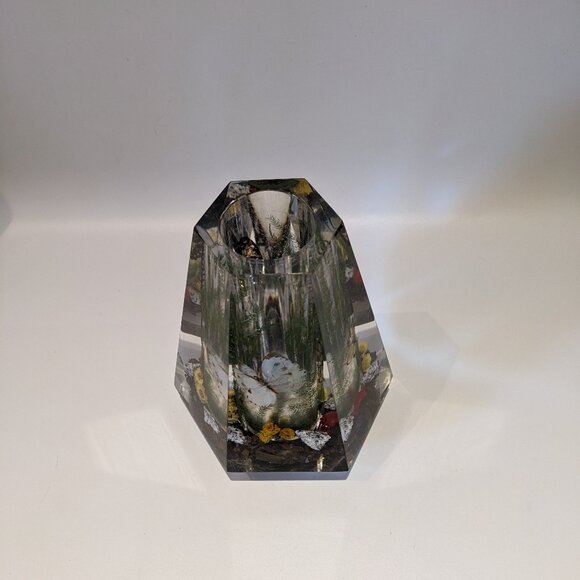 Gorgeous Vintage Large Heavy 7" Acrylic Lucite Butterflies & Greenery Vase - Picture 5 of 6